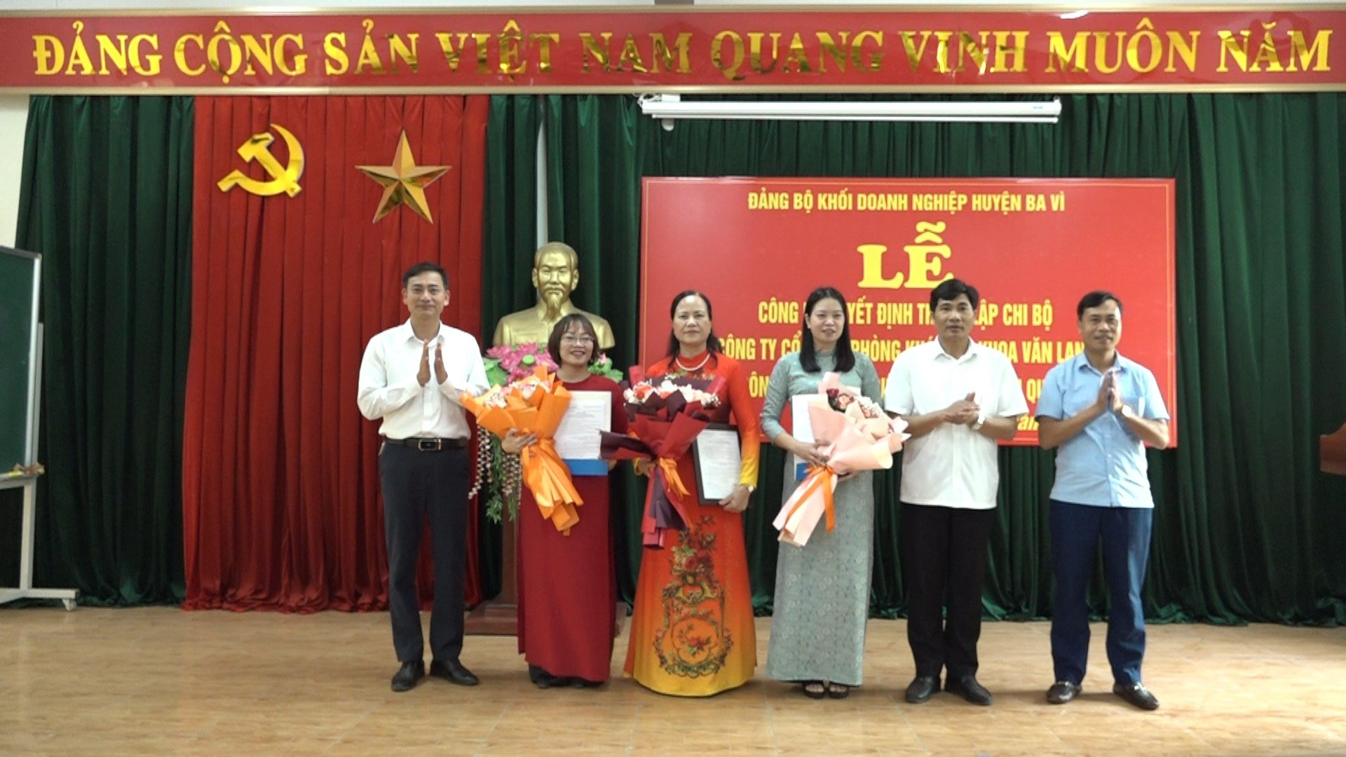 Chi bộ Công ty cổ phần phòng khám đa khoa Văn Lang được thành lập