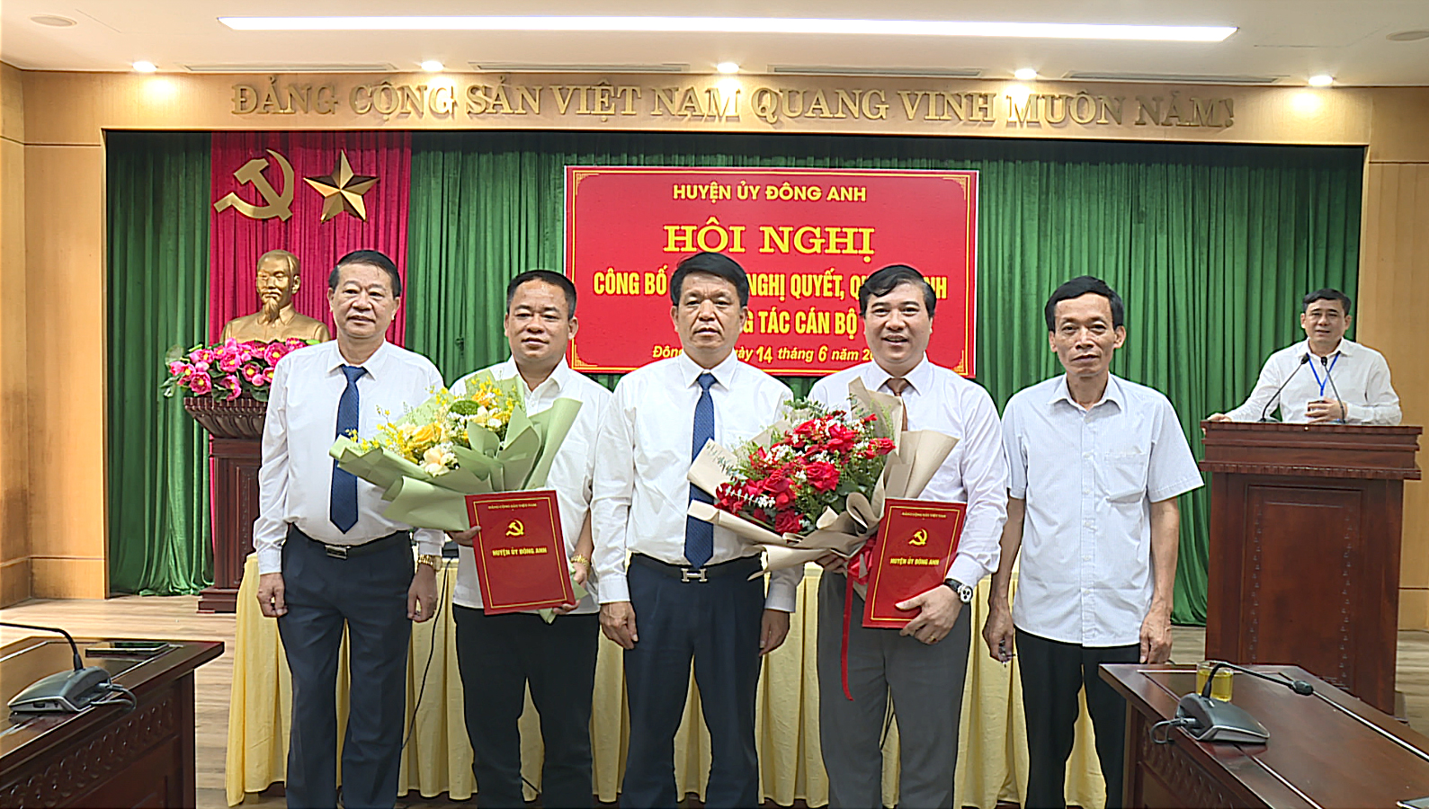 Công bố các nghị quyết và quyết định về công tác cán bộ của Ban Thường vụ Huyện ủy Đông Anh