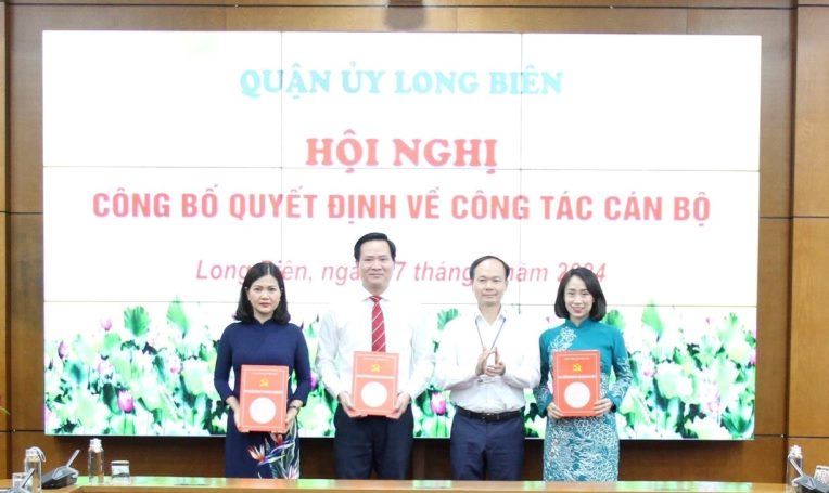Quận uỷ Long Biên: Công bố các quyết định về công tác cán bộ