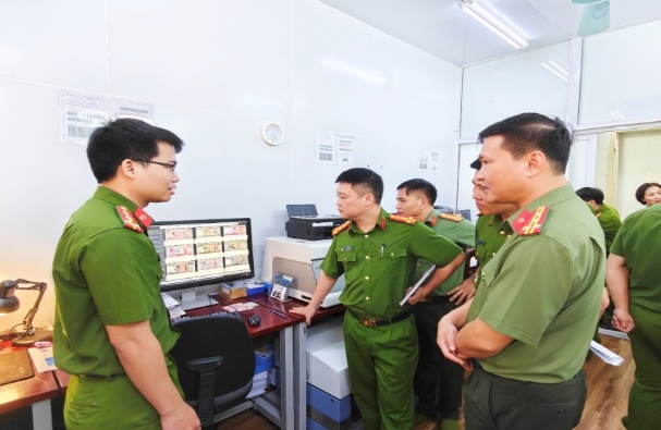 Học viên Học viện Cảnh sát nhân dân tham quan, học tập tại Công an thành phố Hà Nội: Nâng cao kiến thức, kỹ năng nghiệp vụ