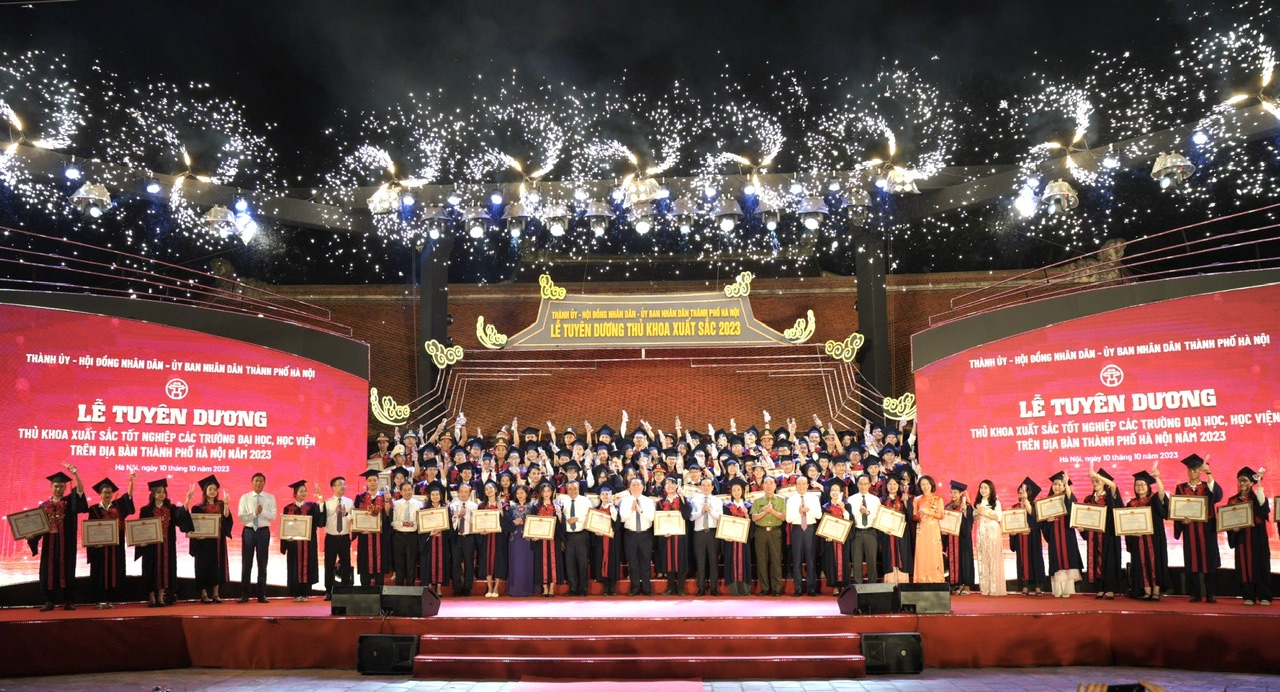 Đổi mới công tác đào tạo, bồi dưỡng, sử dụng, đãi ngộ và tôn vinh trí thức, trọng dụng nhân tài