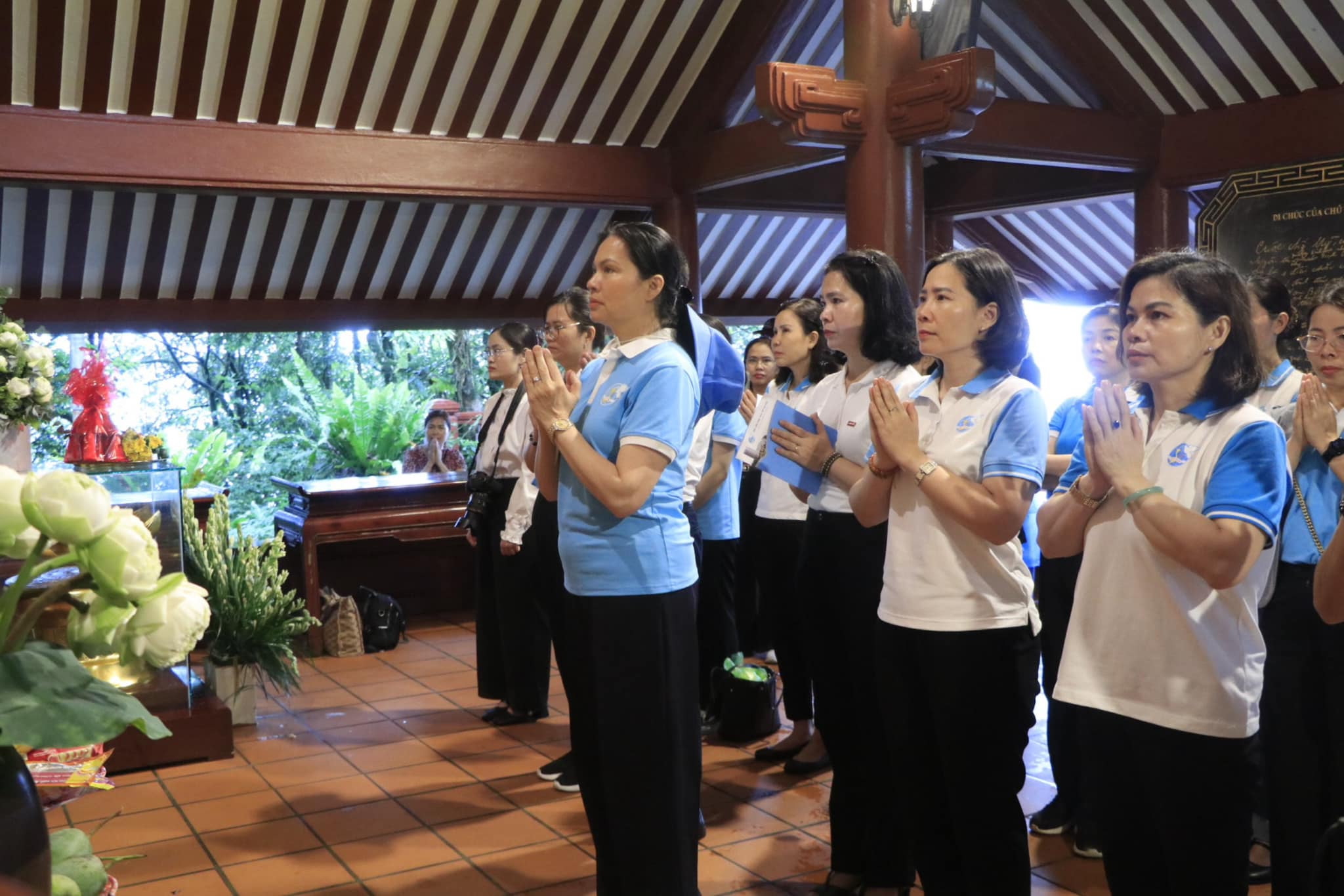 Các cấp Hội LHPN Việt Nam dâng dương tưởng nhớ Chủ tịch Hồ Chí Minh