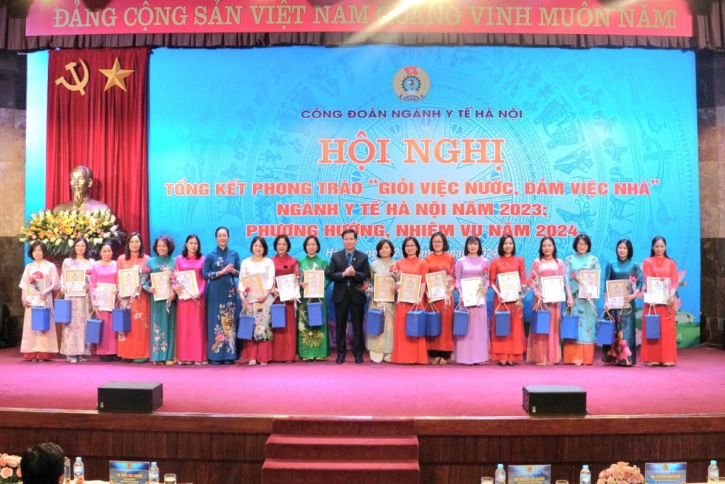 Công đoàn Y tế Hà Nội vinh danh 175 cá nhân xuất sắc trong phong trào "Giỏi việc nước, đảm việc nhà"