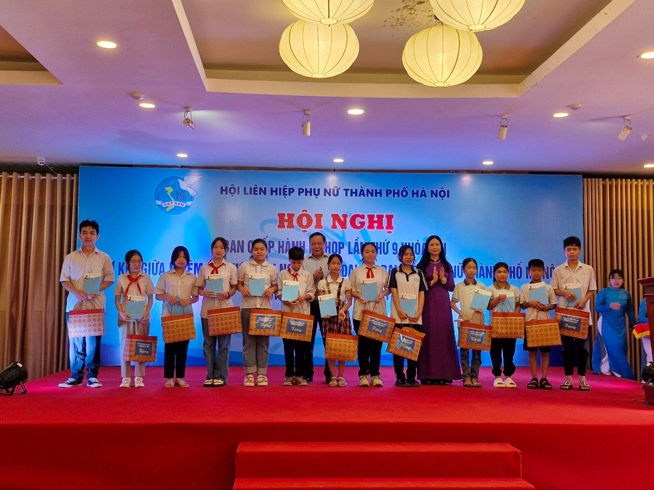 Phó Bí thư Thành ủy Hà Nội Nguyễn Văn Phong: Phụ nữ Thủ đô đóng góp tích cực vào sự phát triển thành phố
