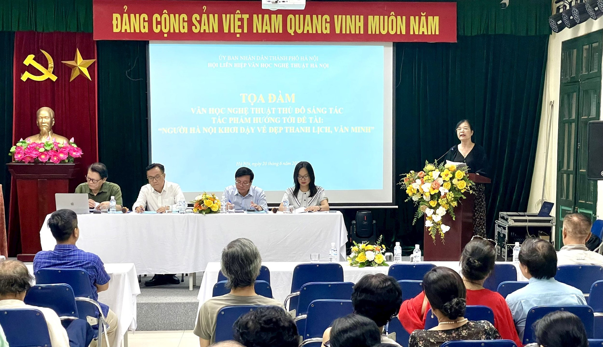 Văn nghệ sĩ đồng hành xây dựng người Hà Nội thanh lịch, văn minh