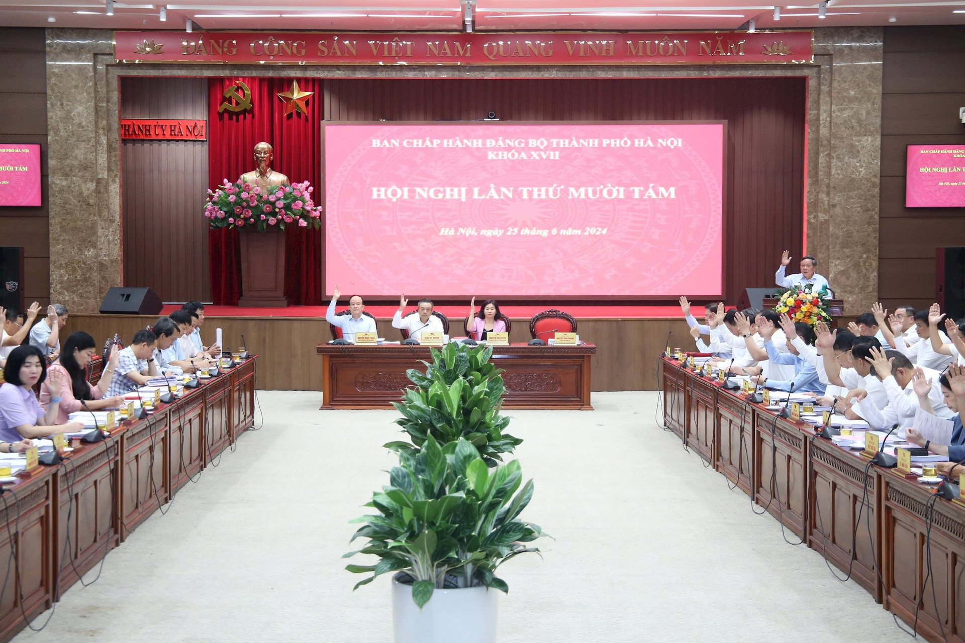 Thống nhất cao Kế hoạch tổ chức Đại hội Đảng bộ các cấp và Đại hội lần thứ XVIII Đảng bộ thành phố