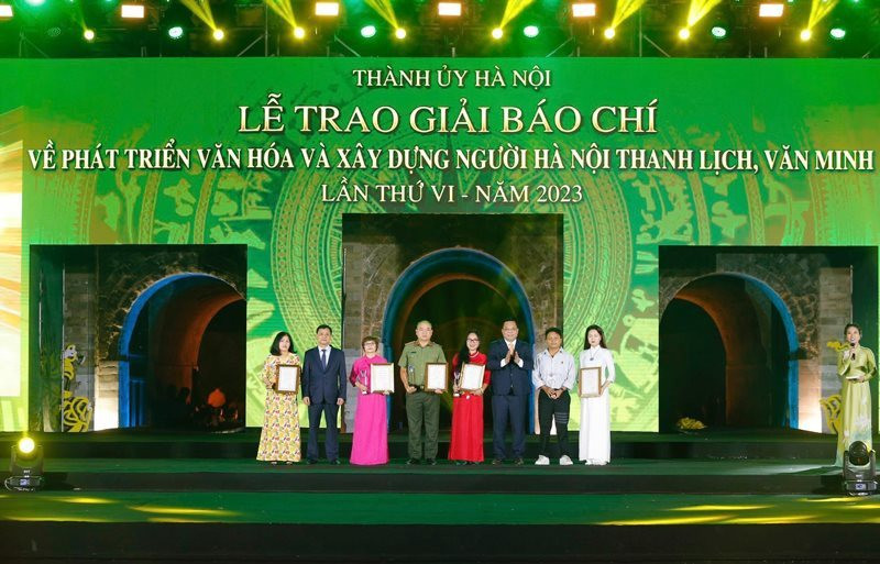 Thành phố Hà Nội đẩy mạnh xây dựng người thanh lịch, văn minh: Nâng tầm văn hóa Thủ đô