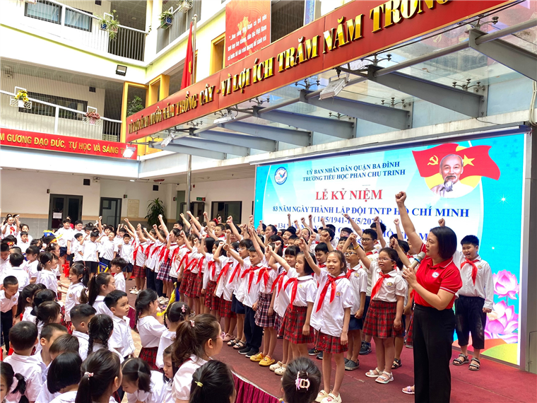 Sắc đỏ thắm tình đội viên: Kỷ niệm 83 năm thành lập Đội TNTP Hồ Chí Minh tại các trường tiểu học Hà Nội