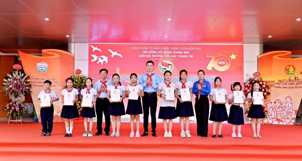 Tuổi trẻ Hoàng Mai tri ân và tiếp bước truyền thống 70 năm Điện Biên Phủ