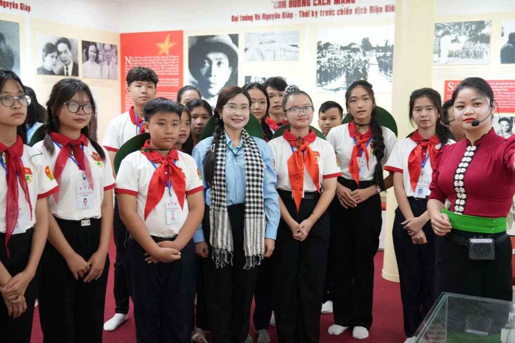Thiếu nhi cả nước về nguồn tại Điện Biên: Ước mơ “Chiến sĩ nhỏ Điện Biên”