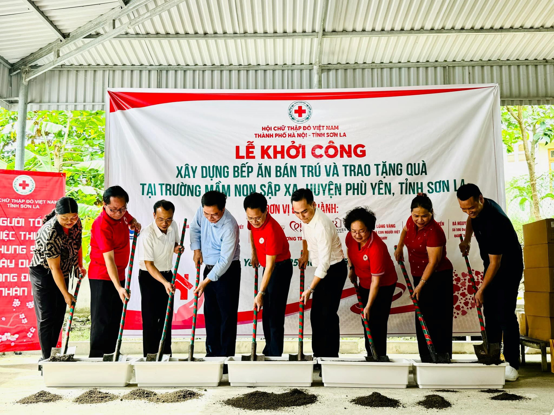 Hội Chữ thập đỏ Hà Nội chung tay xây bếp ăn bán trú cho trẻ em vùng cao