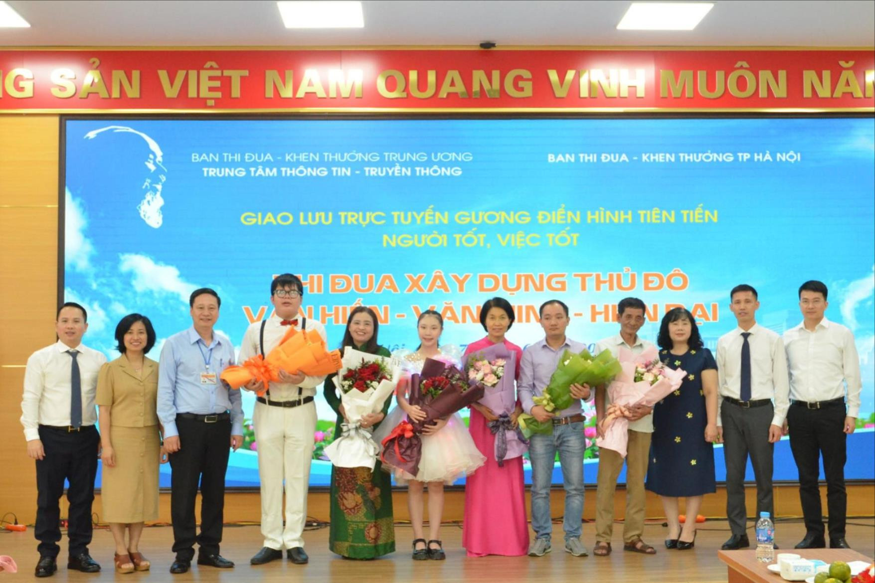Gương sáng Thủ đô: Nâng cao tinh thần thi đua, lan tỏa giá trị sống tích cực