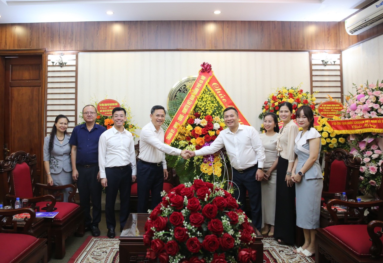 Thành phố Hà Nội và Cổng Thông tin điện tử Chính phủ tăng cường hợp tác thông tin, tuyên truyền