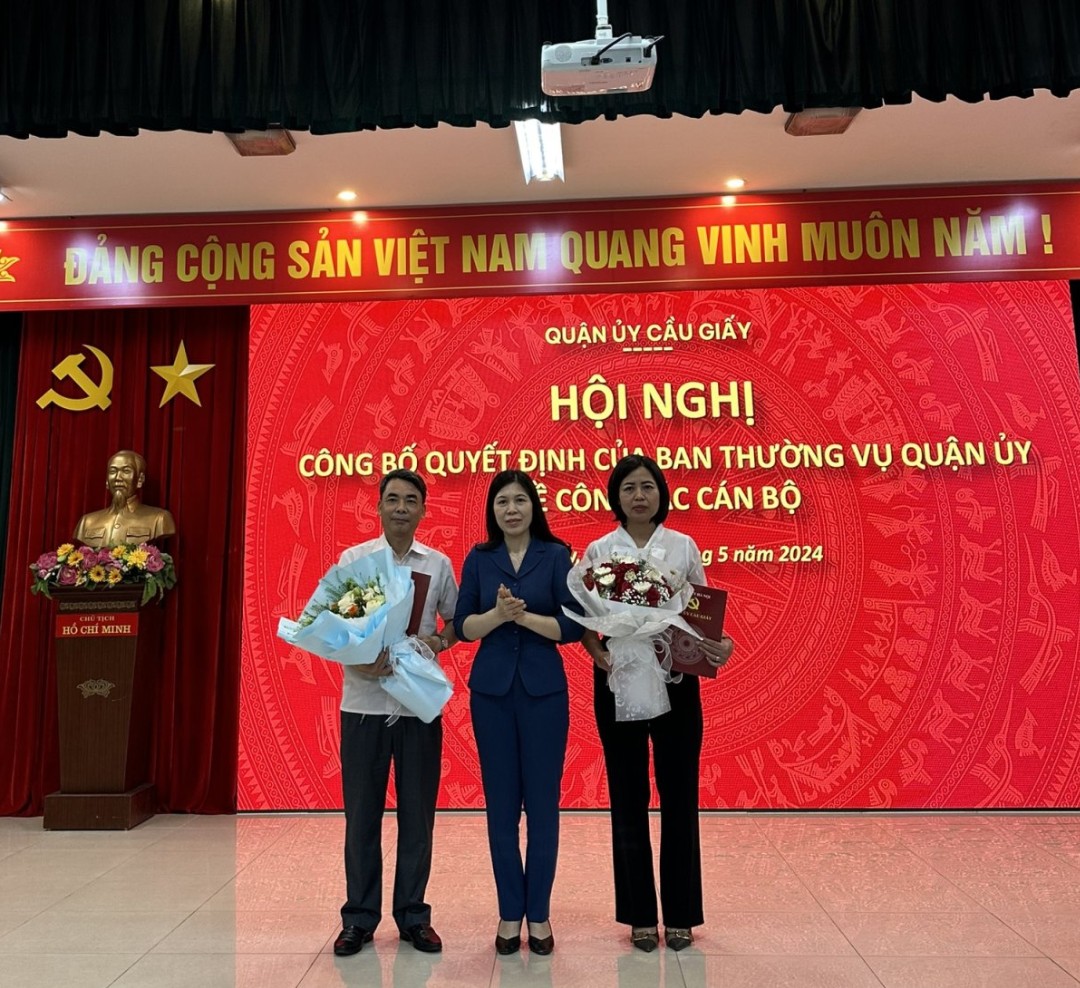 Quận Cầu Giấy bổ nhiệm Phó Trưởng Ban Quản lý Khu công nghệ thông tin tập trung quận và Bí thư Đảng ủy phường Yên Hòa