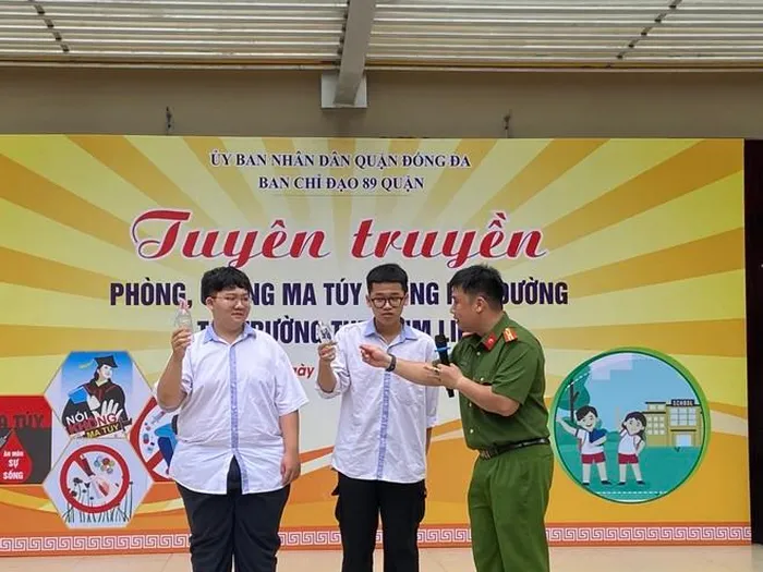 Học sinh được cảnh báo về ma túy, bóng cười, thuốc lá điện tử và cách phòng chống lừa đảo mạng