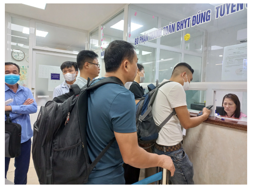 Ngành Y tế Thủ đô triển khai thực hiện thanh toán phí, lệ phí không dùng tiền mặt tại bộ phận một cửa.