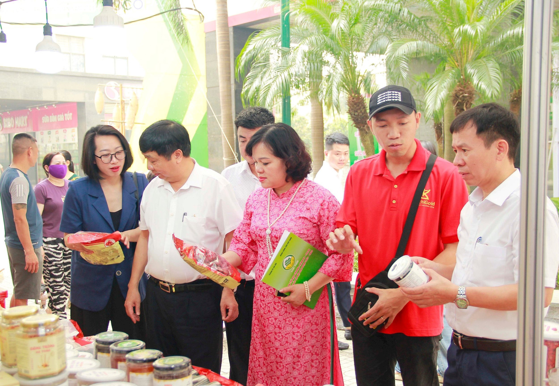 Trải nghiệm ẩm thực độc đáo với hơn 500 sản phẩm OCOP tại Hà Nội