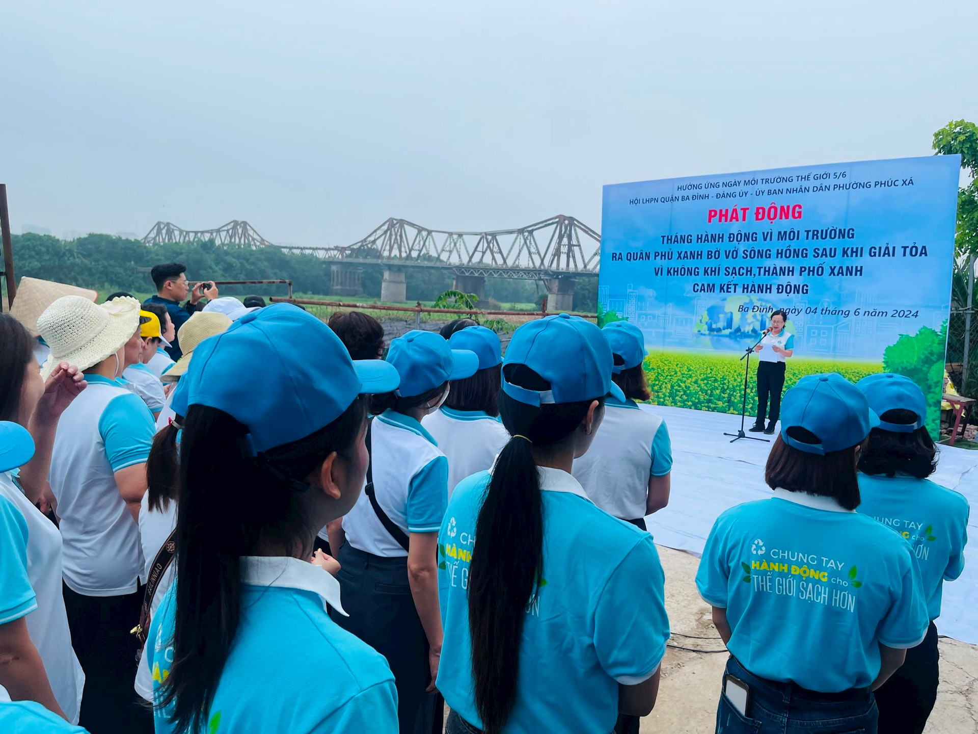 Phụ nữ Ba Đình tiên phong trong hành trình "phủ xanh" bờ vở sông Hồng