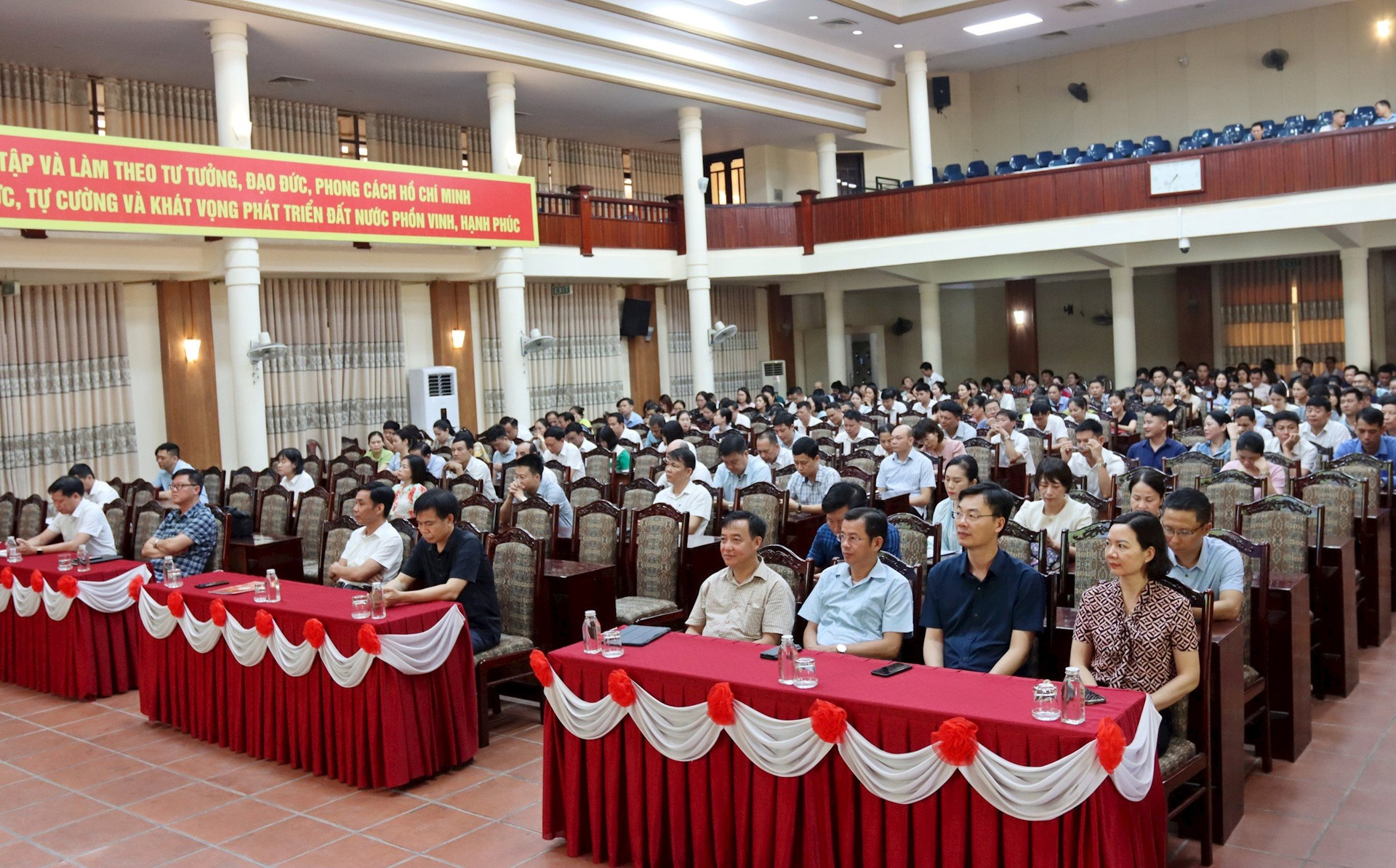 Quy định 144-QĐ/TW: Nâng cao ý thức trách nhiệm, liêm chính, gương mẫu của cán bộ, đảng viên thị xã Sơn Tây