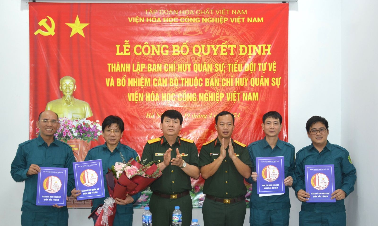 Công bố quyết định thành phố Ban Chỉ huy Quân sự và Tiểu đội tự vệ tại chỗ Viện Hóa học công nghiệp Việt Nam