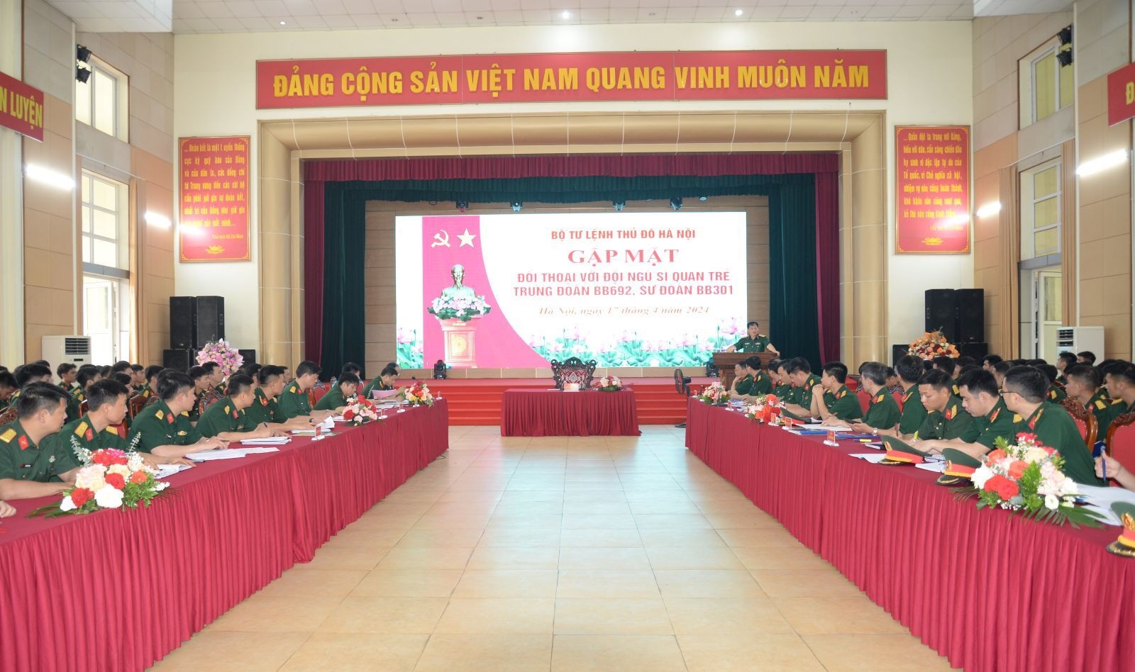 Truyền lửa nhiệt huyết, vun đắp tương lai: Đoàn Công tác Bộ Tư lệnh Thủ đô gặp gỡ sĩ quan trẻ Trung đoàn 692