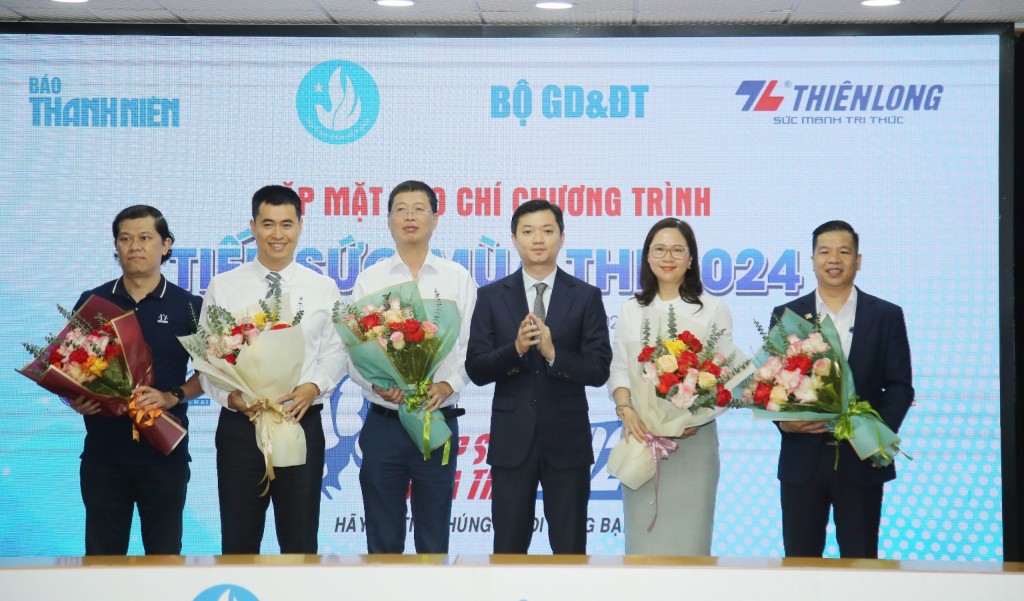 Sát cánh cùng thí sinh - Sứ mệnh cao cả của chương trình "Tiếp sức mùa thi"