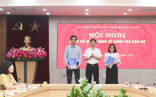 Hội nghị công bố các quyết định về công tác cán bộ