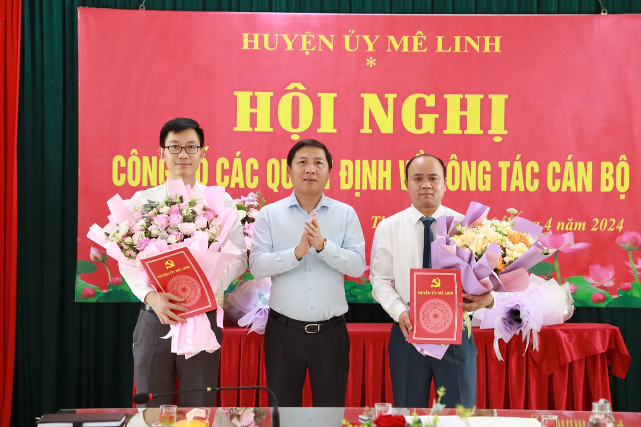 Huyện Mê Linh công bố quyết định về công tác cán bộ tại xã Thạch Đà