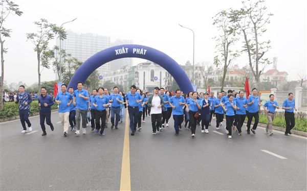 Huyện Gia Lâm sôi nổi tổ chức Lễ phát động Ngày chạy Olympic và Giải chạy Báo Hànộimới lần thứ 49 - Vì hòa bình