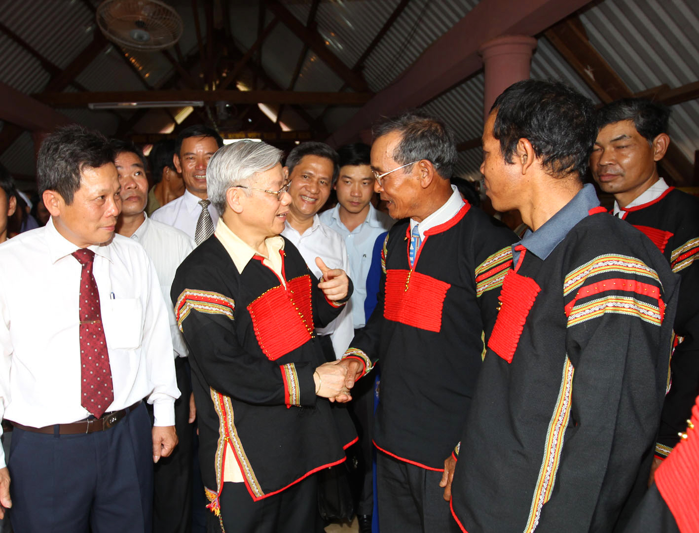 Trách nhiệm nêu gương của cán bộ, đảng viên theo tư tưởng Hồ Chí Minh trong xây dựng, chỉnh đốn Đảng hiện nay
