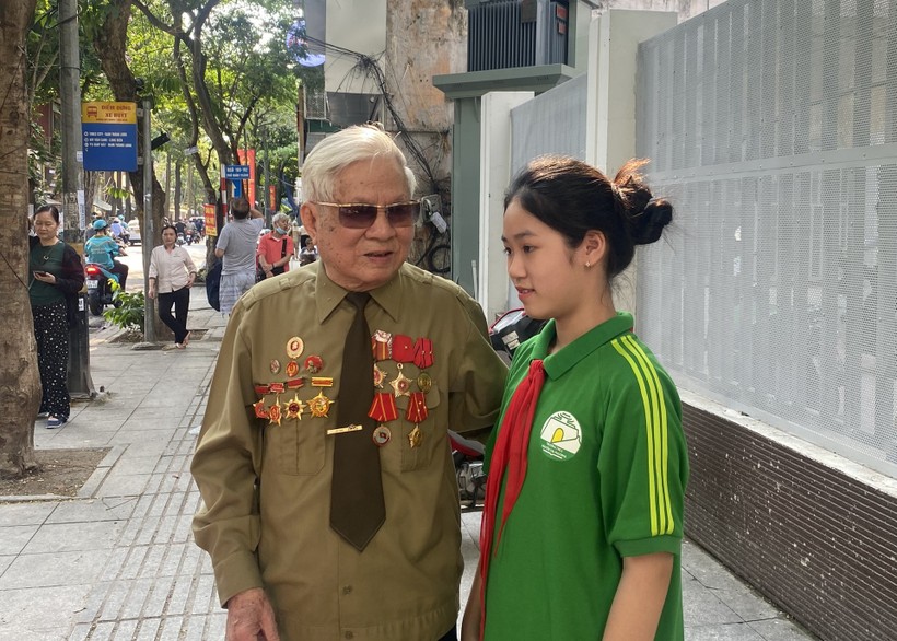 Chương trình giao lưu với các đại biểu chiến sĩ Điện Biên: Lắng nghe ký ức lịch sử, bồi đắp lòng yêu nước cho thế hệ trẻ