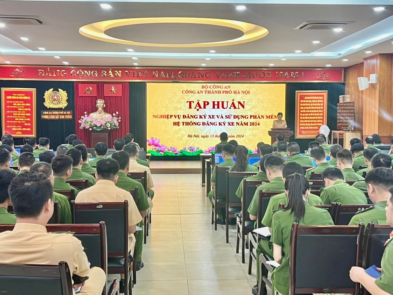 Công an thành phố Hà Nội tập huấn nâng cao nghiệp vụ đăng ký xe cho cán bộ chiến sĩ