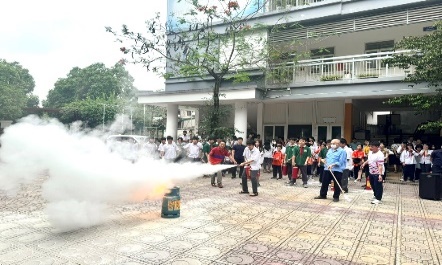 Học sinh trường THCS quận Tây Hồ được trang bị kiến thức, kỹ năng phòng cháy chữa cháy và cứu nạn cứu hộ