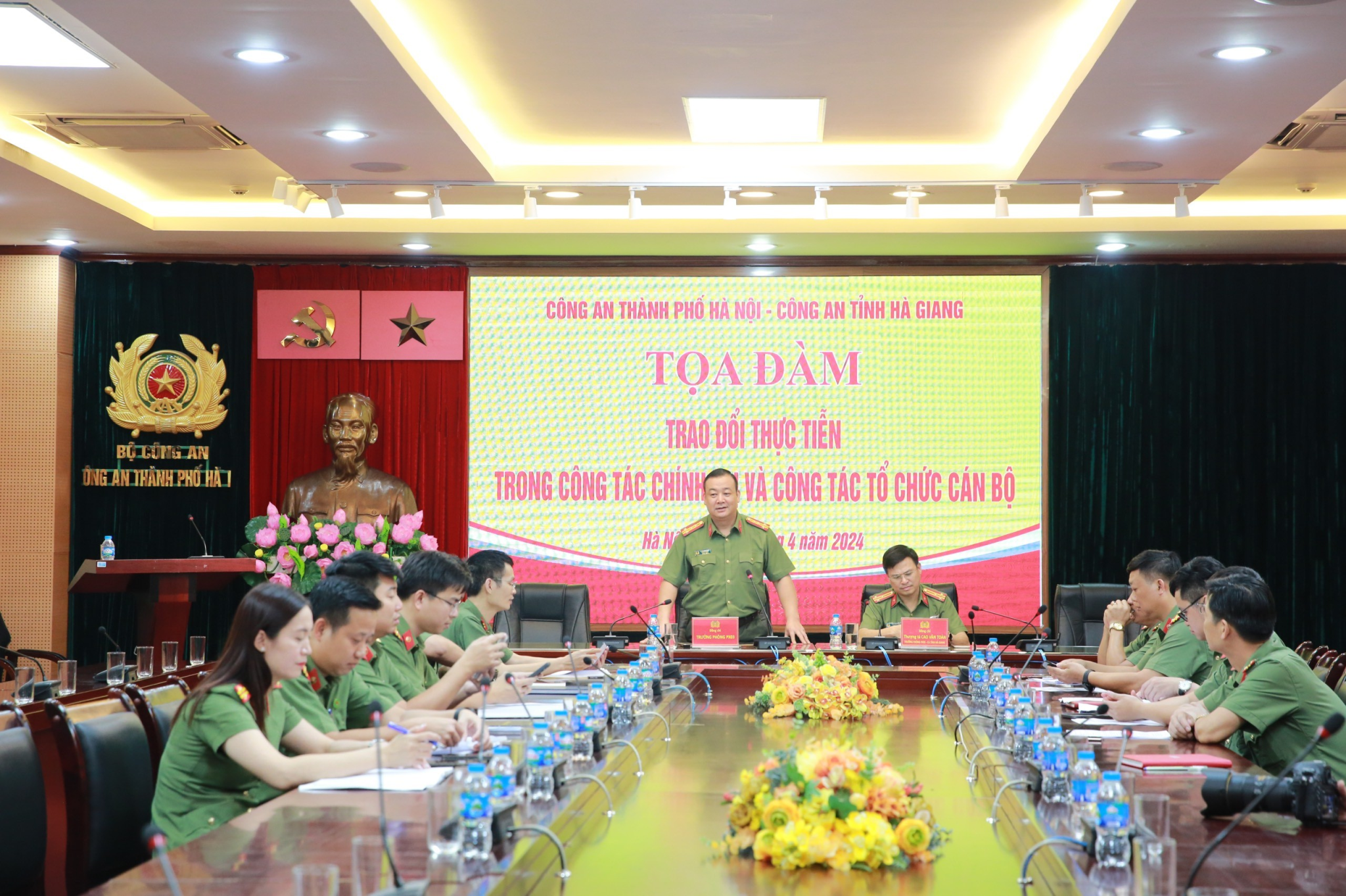 Công an thành phố Hà Nội và Công an tỉnh Hà Giang trao đổi kinh nghiệm về quản lý thi đua khen thưởng trong lực lượng Công an