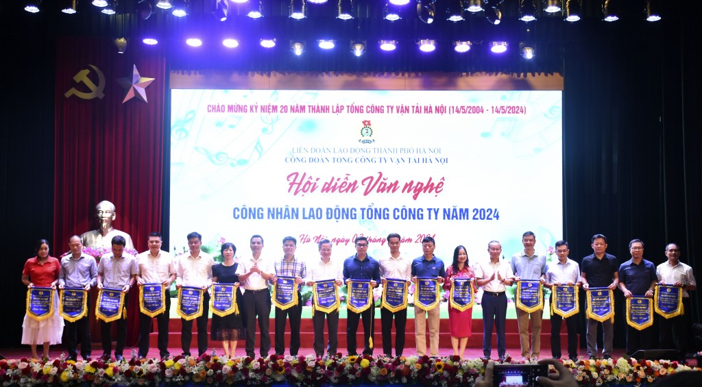 Hội diễn văn nghệ chào mừng các ngày lễ lớn của Công đoàn Tổng công ty Vận tải Hà Nội