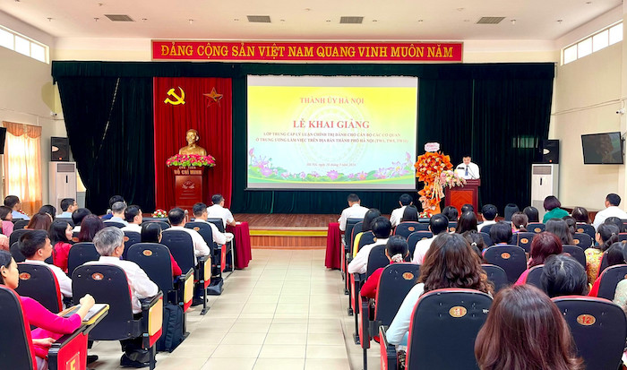 Thành phố Hà Nội khai giảng 3 lớp trung cấp lý luận chính trị cho cán bộ các cơ quan Trung ương