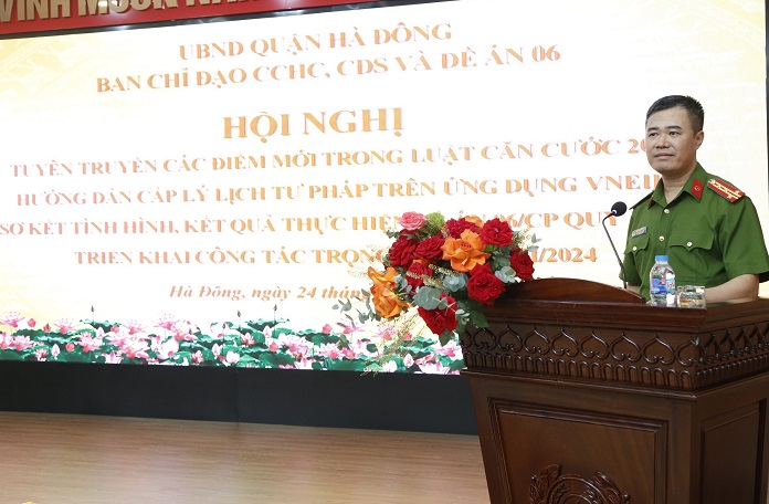 Công an Hà Đông đẩy mạnh tuyên truyền, hướng dẫn người dân thực hiện Luật Căn cước 2023 và sử dụng ứng dụng VNEID