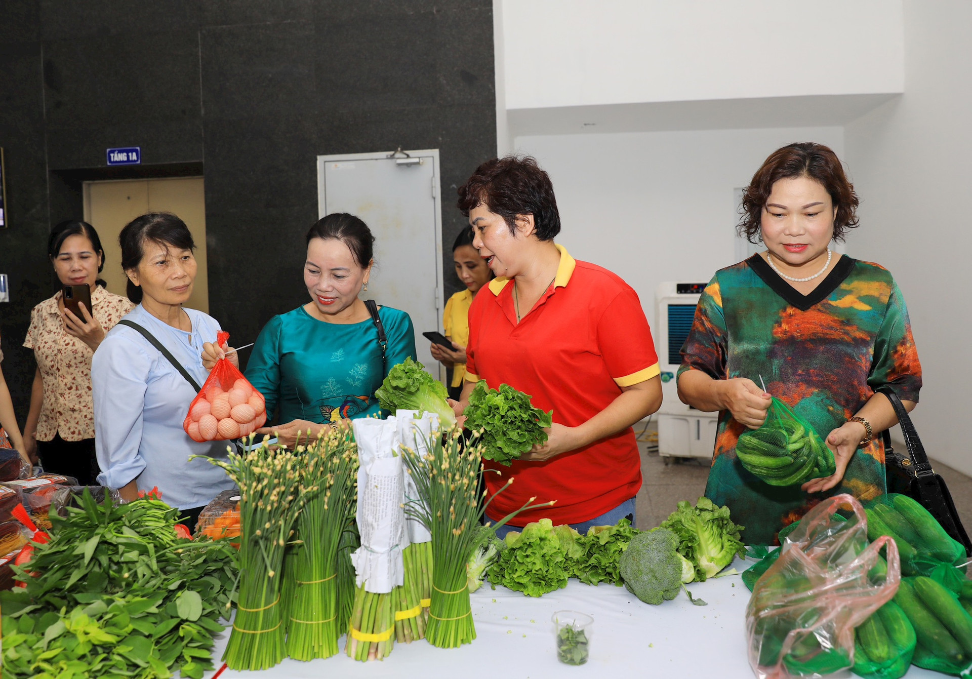 Nâng cao vai trò phụ nữ trong sản xuất, tiêu thụ nông sản an toàn tại Hà Nội