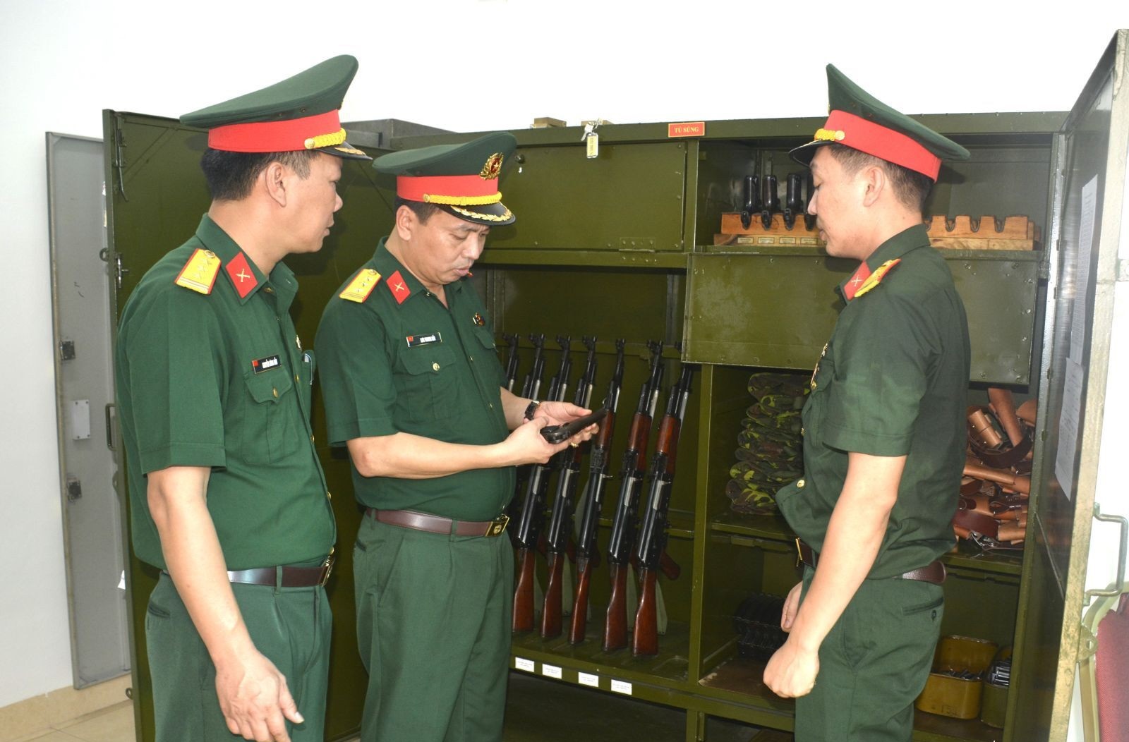 Đề ra những giải pháp nâng cao hiệu quả công tác dân quân tự vệ
