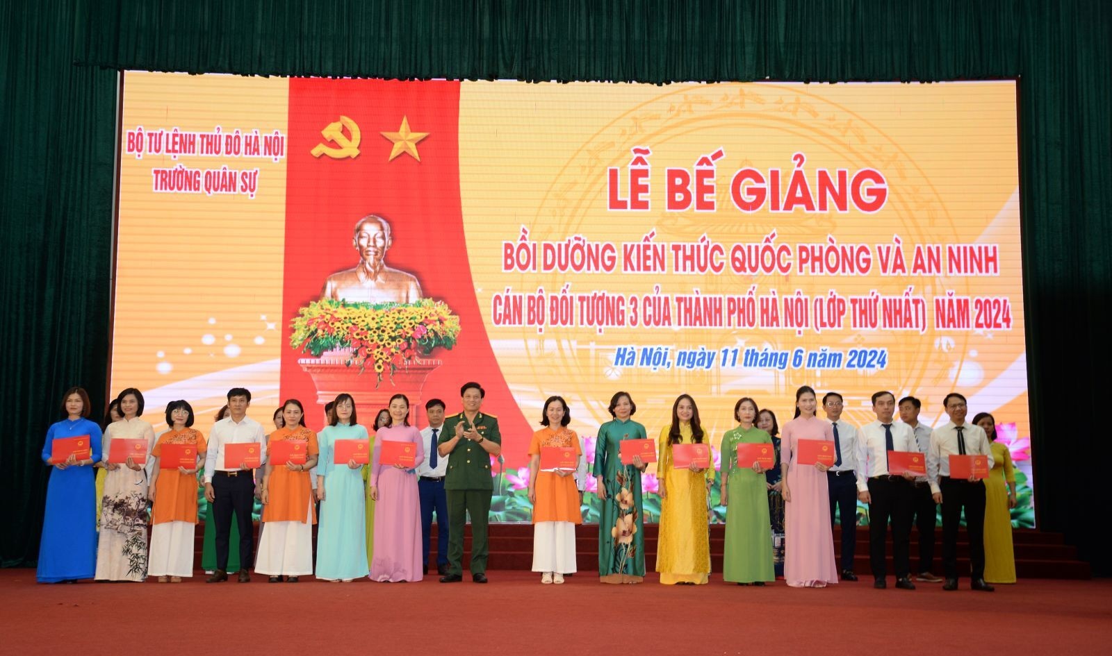 Đào tạo kiến thức quốc phòng và an ninh cho cán bộ thành phố Hà Nội năm 2024