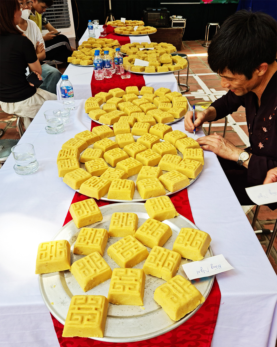 Hội thi nấu chè kho: Hương vị truyền thống đậm đà trong lễ hội Đình Chèm
