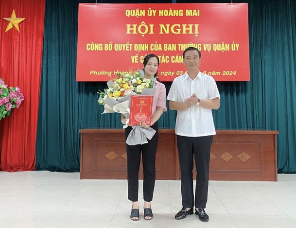Quận Hoàng Mai điều động, bổ nhiệm cán bộ lãnh đạo cấp phường