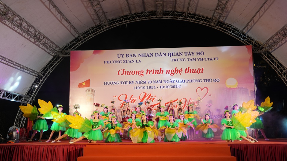 Quận Tây Hồ tưng bừng với chương trình nghệ thuật "Hà Nội - Một trái tim hồng", tôn vinh giá trị văn hóa hồ Tây