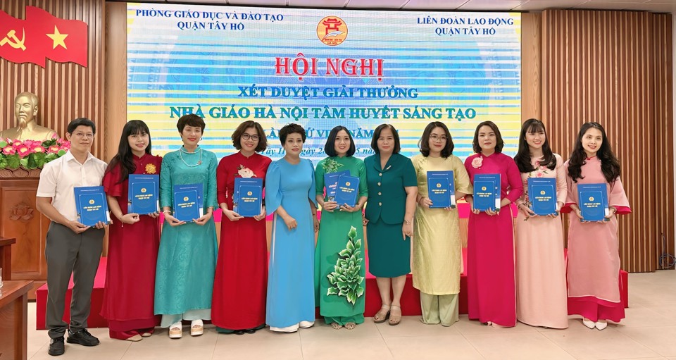 Giáo viên quận Tây Hồ tỏa sáng tại hội nghị "Nhà giáo Tây Hồ tâm huyết, sáng tạo" lần thứ VIII