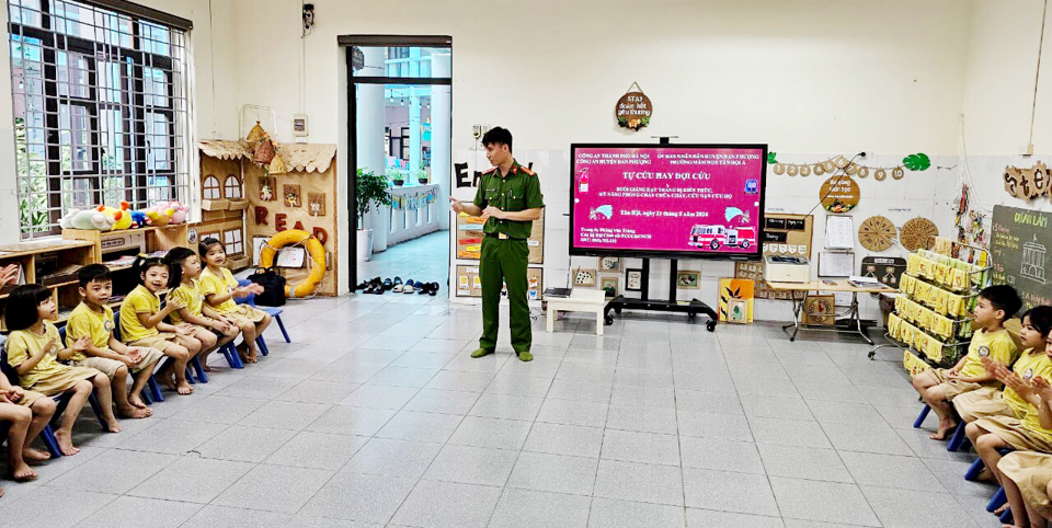 Huyện Đan Phượng đưa tiết học phòng cháy chữa cháy vào trường học: Tăng cường kỹ năng và ý thức an toàn cho học sinh