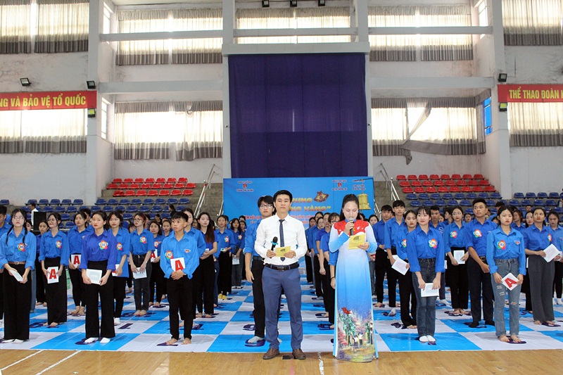 Sôi động Hội thi Rung Chuông Vàng: Thanh niên Chương Mỹ tranh tài, khẳng định kiến thức