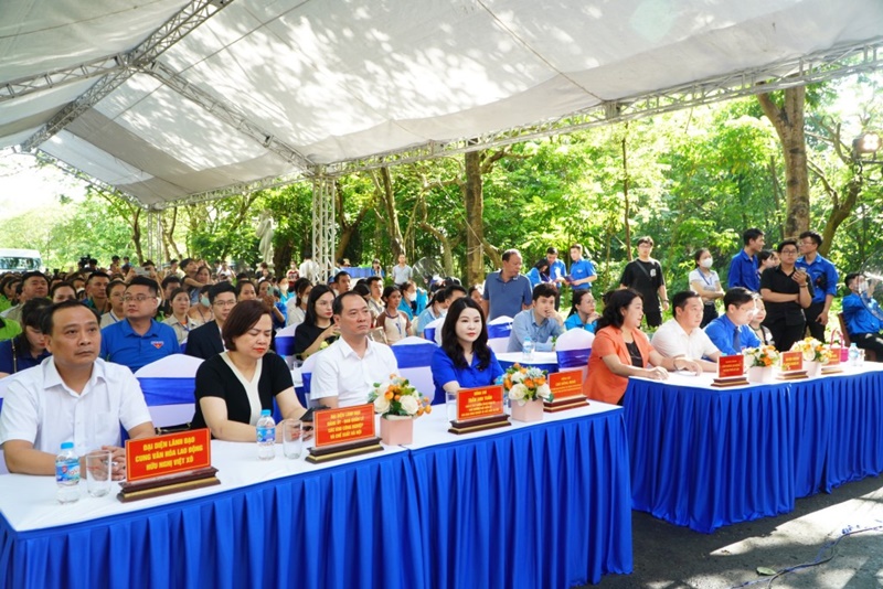 Ngày hội sôi động: Thanh niên công nhân Thủ đô được chăm sóc sức khỏe, nâng cao kỹ năng
