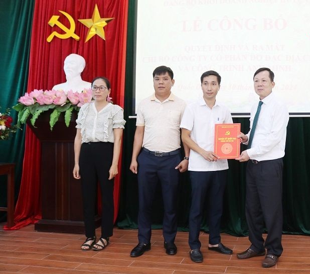 Công ty Cổ phần đo đạc địa chính và công trình Anh Minh chính thức thành lập Chi bộ Đảng