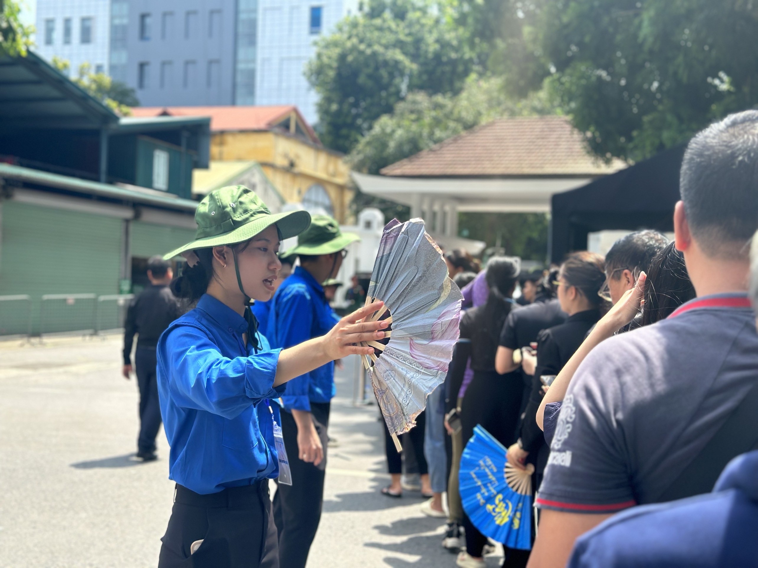 Phút tiễn biệt Tổng Bí thư và lời thề thiêng liêng của người trẻ