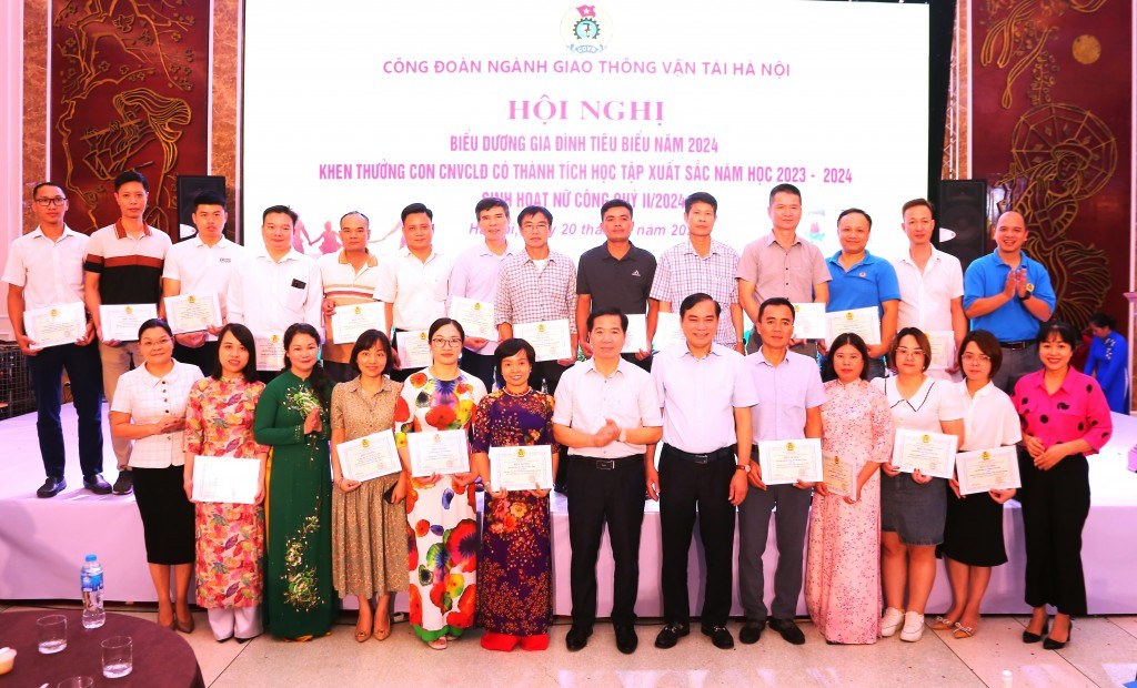 Công đoàn ngành Giao thông Vận tải Hà Nội: Tôn vinh gia đình và thế hệ trẻ, xây dựng văn hóa giao thông